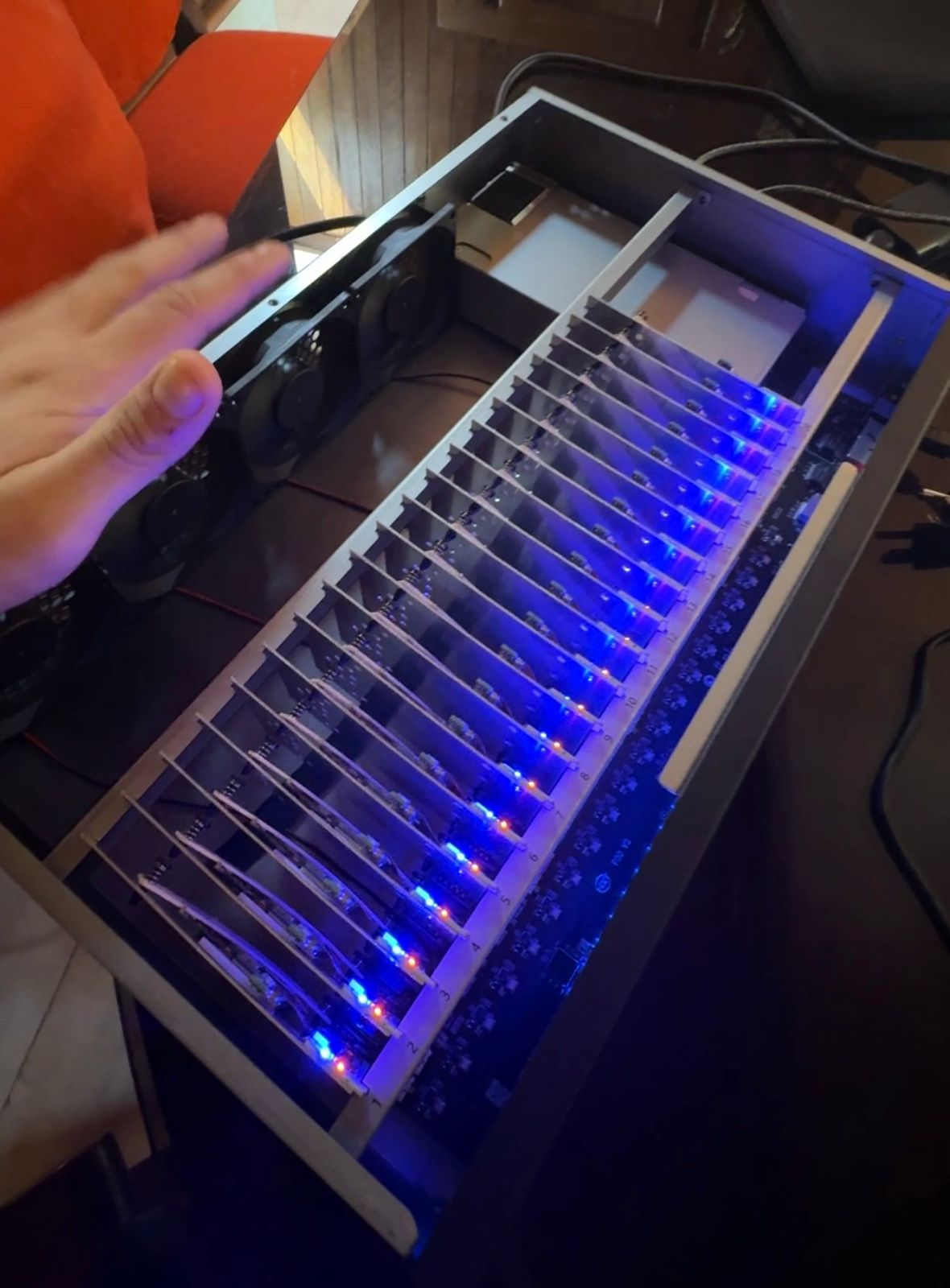 BoxPhoneFarm Cloud M40 (40 Dispositivos) + 40 Cuentas de Regalo